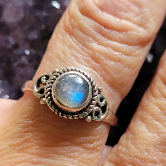 Sterling silver Moonstone ring with pretty designs on the band. - Picture 2 of 7